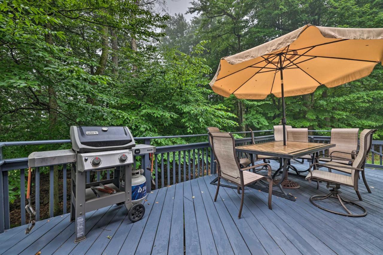 Spacious Tobyhanna Home With Lake Access And Fire Pit! المظهر الخارجي الصورة