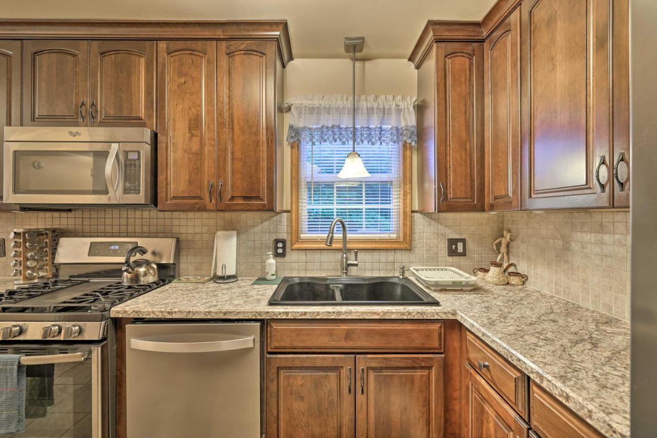 Spacious Tobyhanna Home With Lake Access And Fire Pit! المظهر الخارجي الصورة