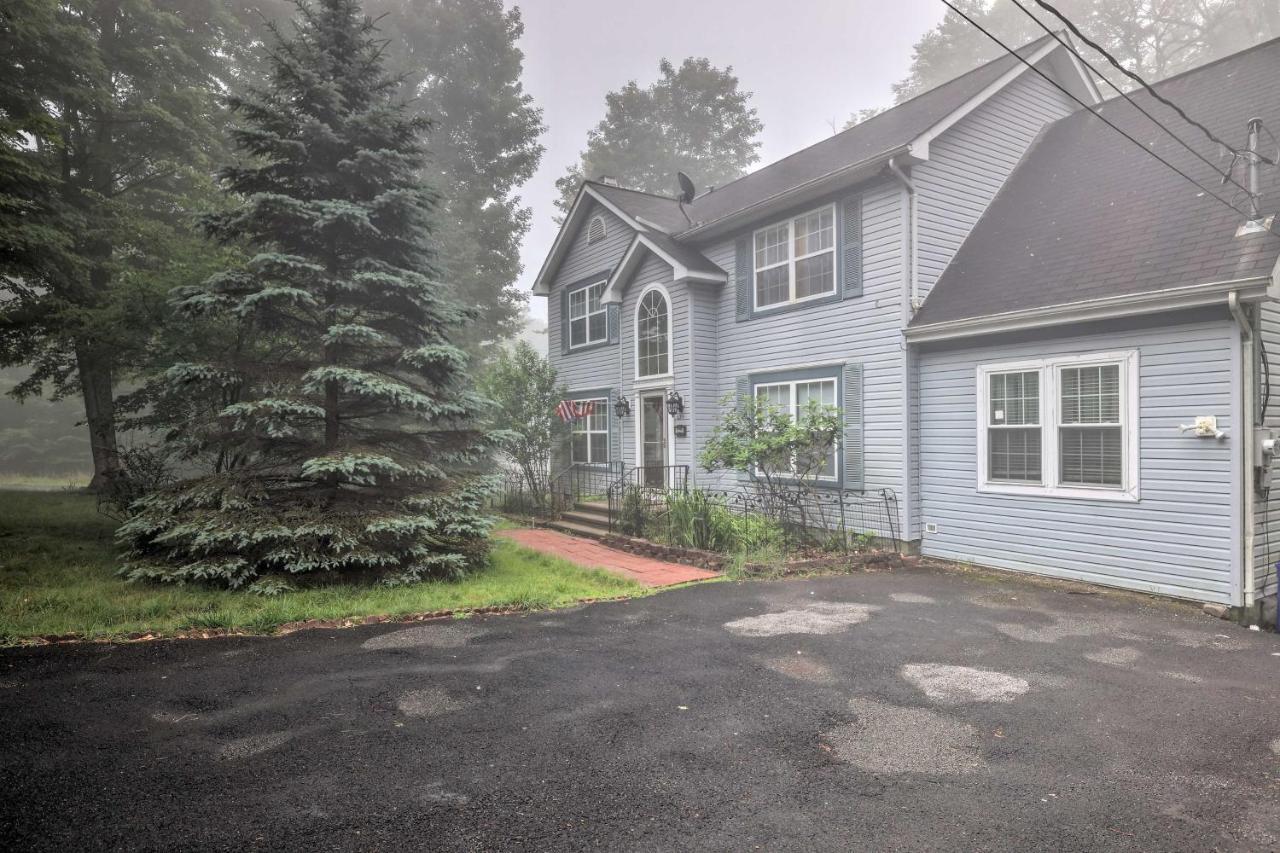 Spacious Tobyhanna Home With Lake Access And Fire Pit! المظهر الخارجي الصورة