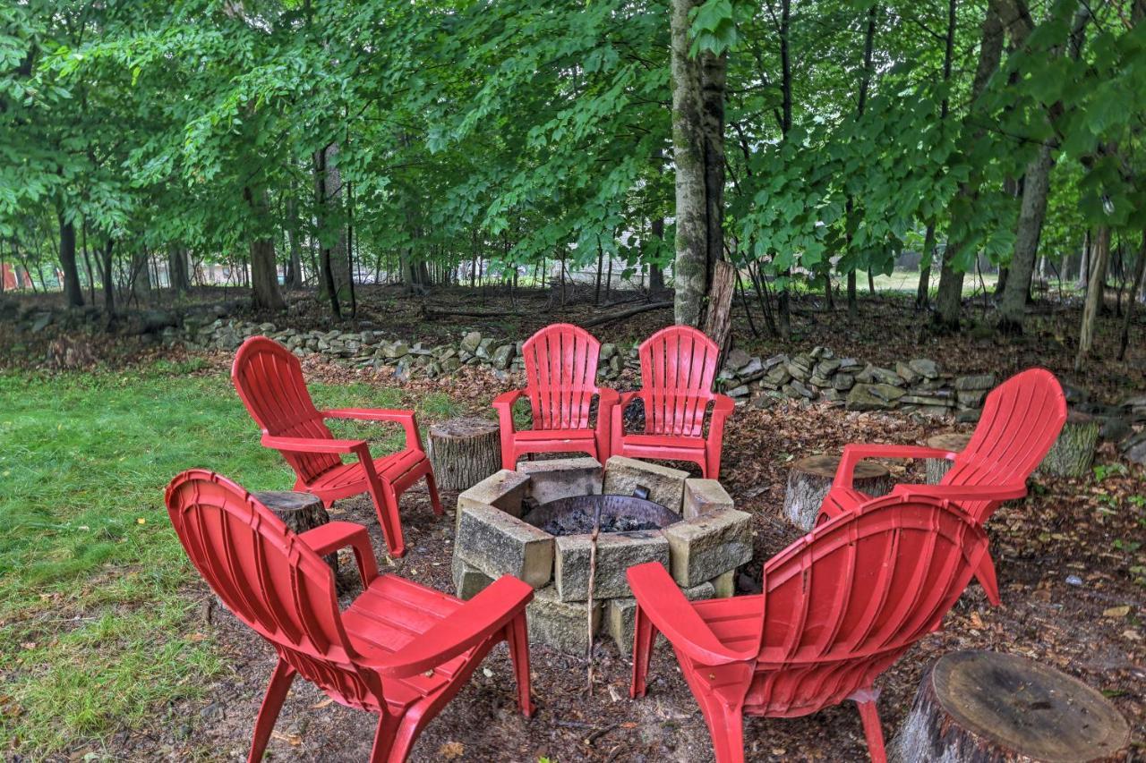 Spacious Tobyhanna Home With Lake Access And Fire Pit! المظهر الخارجي الصورة
